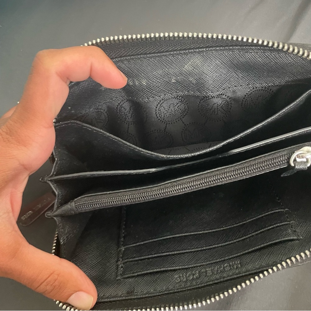 Michael Kors Wallet - Picture 4 of 7